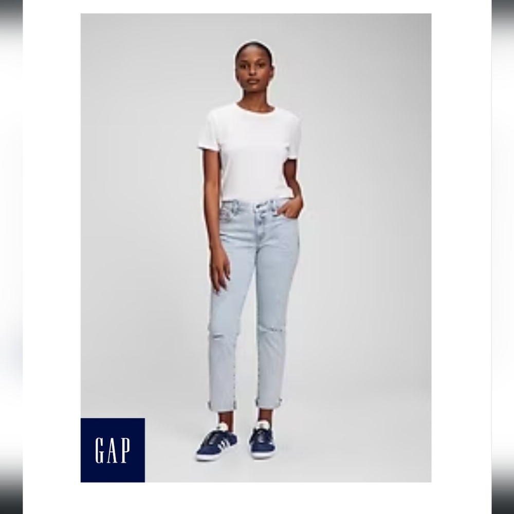 Gap Mid Rise Girlfriend Jeans with Washwell 33 Short